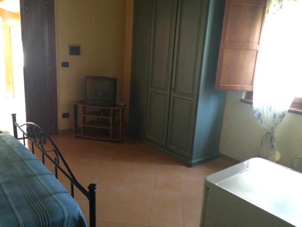 Societa Agricola Mg Florplant Villa Francavilla Marittima Rum bild